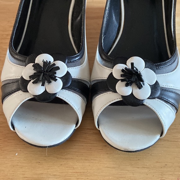 Peep toe shoes - Picture 4 of 5